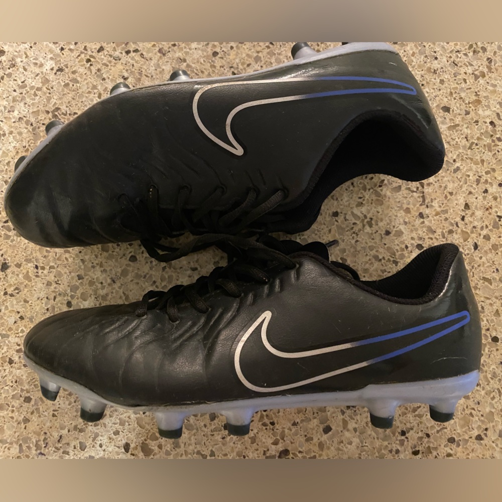 Youth Nike Tiemp Soccer Cleats